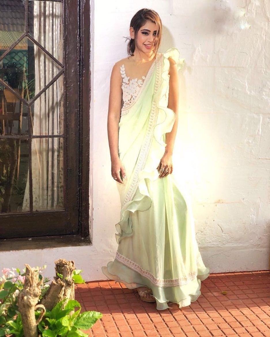NavangiNt's tweet photo. "Saari khushi usse pal mein bassi, just pal mein dekhe Teri wo hassi" ✨❤

was and will always be awestruck with this beauty in saree ✨🤌❤

#NitiTaylor #NandiniMurthy https://t.co/g7Gw0s5yBx