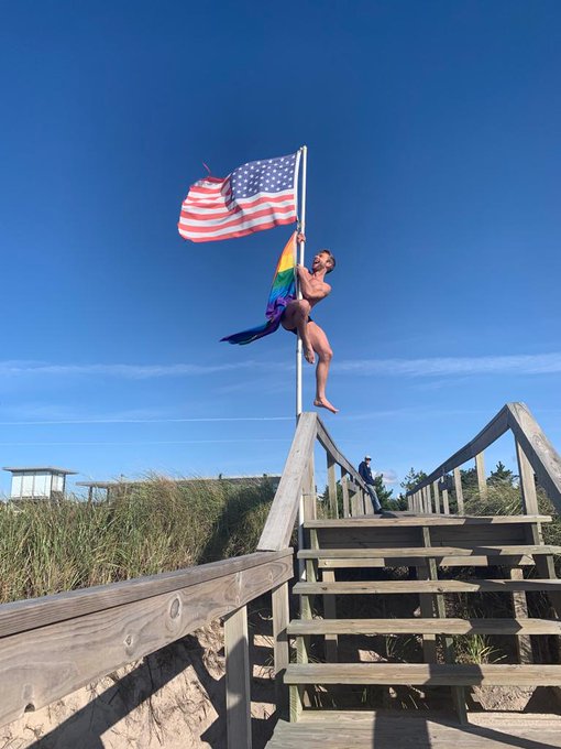 2 days to wait for balloon day! 🤡 https://t.co/3OXH7y1WfH<a href="/tag/justawoken"class="tags"><span>#justawoken</span></a>