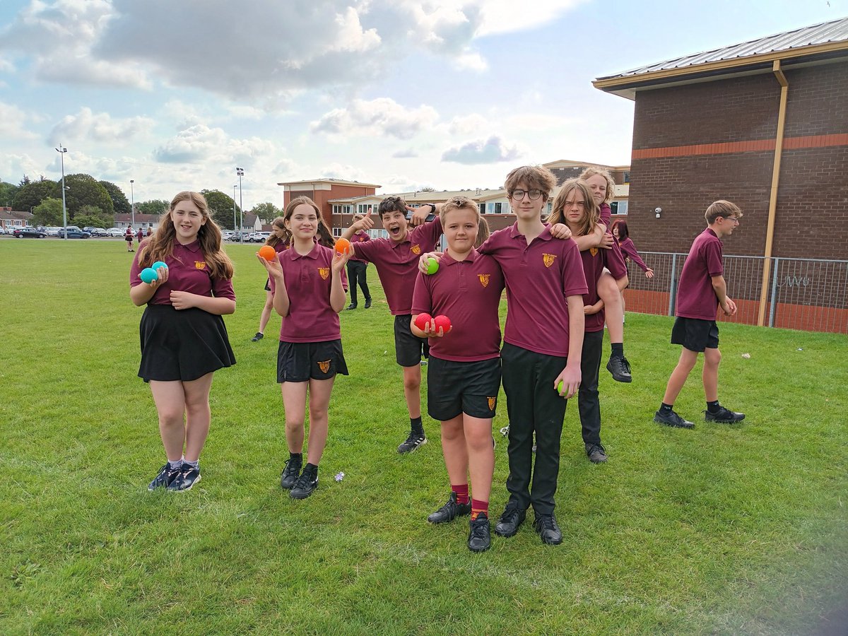 Bravo Noa, gagnant de notre championnat de pétanque! Quel plaisir d'enseigner le français à 8R cette année 😊 Da iawn Noa, enillydd ein pencampwriaeth pétanque! <a href="/YsgolPlasmawr/">Ysgol Gyfun Gymraeg Plasmawr</a>
