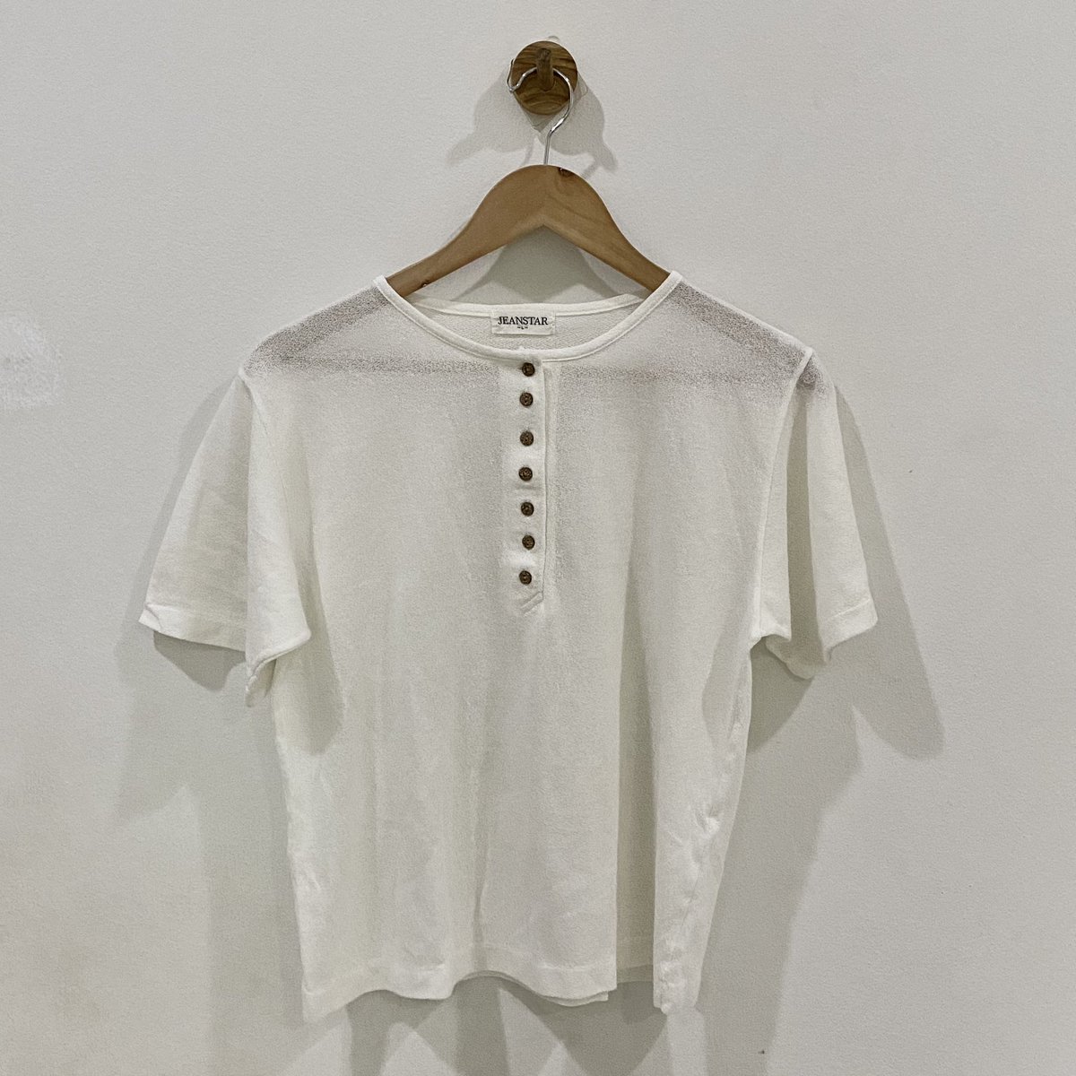 fleuriste_n's tweet photo. เสื้อไหมพรมบางๆ ดีเทลกระดุมไม้ เพิ่มความมินิมอล ⭐️

🧵 80.-

#ส่งต่อ #ส่งต่อเสื้อผ้ามือ2 #เสื้อผ้ามือ2 #เสื้อผ้ามือสองสภาพดี #ส่งต่อเสื้อผ้า #เสื้อผ้ามือสอง https://t.co/njxjzc46KX