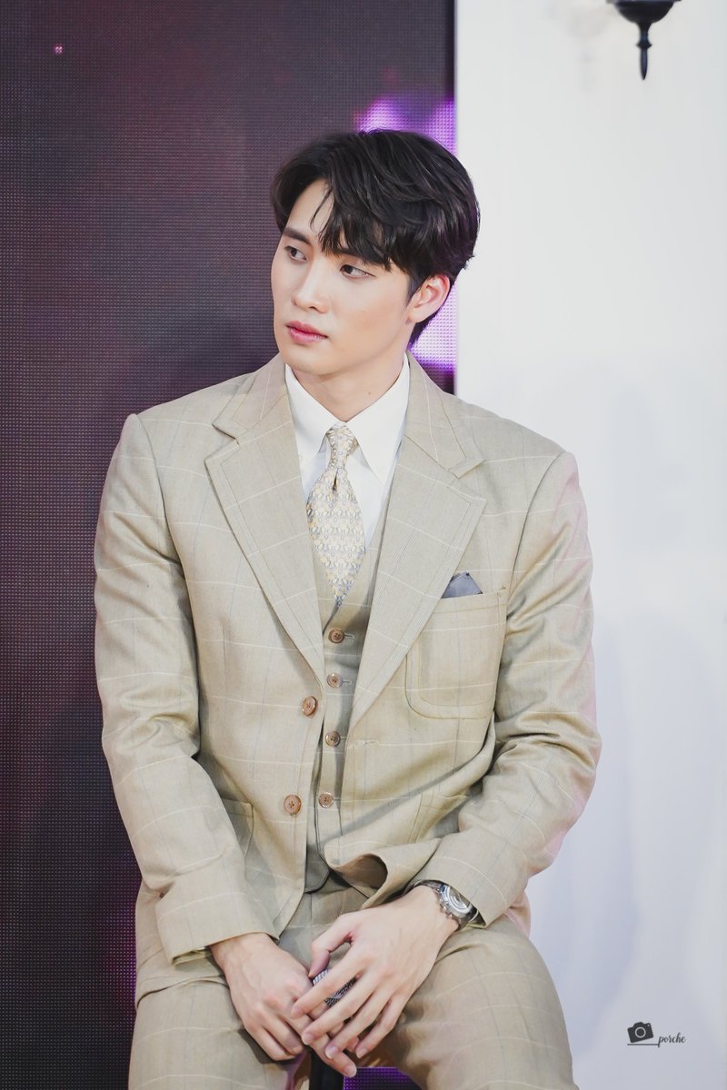 porche1807's tweet photo. หล่อเหลา ราวภาพวาด 😍

#MeanPhiravich
#กรงดอกสร้อยTheOpening
@m34nismind https://t.co/TTWLpngWvr