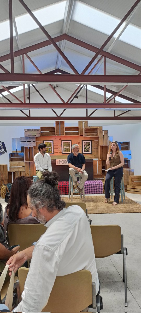 profesorFP's tweet photo. Néstor Liñares (@HortadaLousa) e Xosé Lois Llamazares (@gall_marineras). Ambos explican seu modelo, outra das conversas das que tiña moitas ganas de escoitar, son referentes no rural galego.
@marine
@horta
#ForoSustentableRural
#Chantada
#RibeiraSacra
#MundoHR https://t.co/YyHVnVpgdR