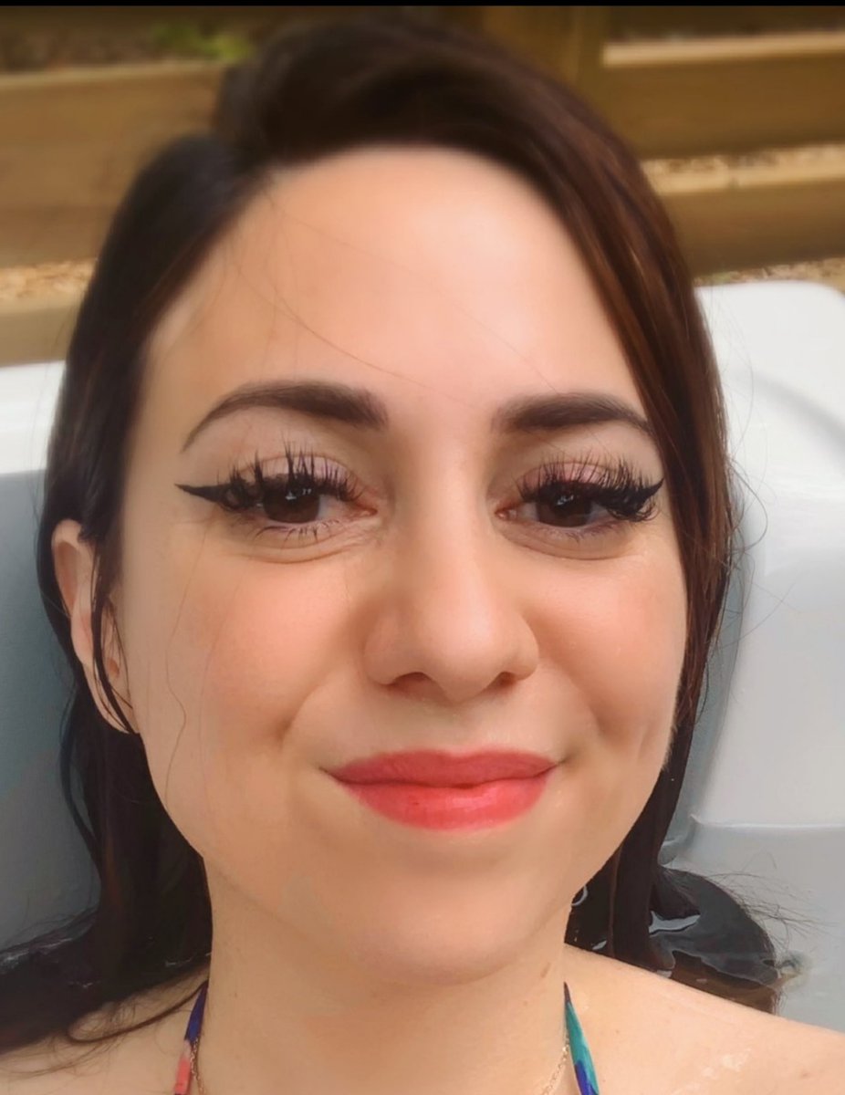 Nicolas_Issoire's tweet photo. Mais comment peut-on publier des photos aussi laides ? 😱
@IndecentLouisa
#deessedepacotille 
#deessequifaitpeur 
#findom https://t.co/LkizQPnAFM