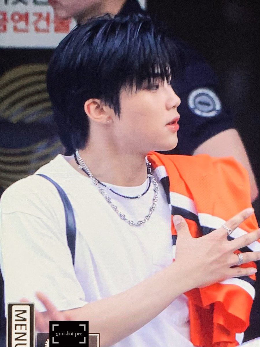 110gunshot's tweet photo. 230721 뮤뱅 퇴근 pre

#박건욱 #건욱 #PARKGUNWOOK #GUNWOOK
#제로베이스원 #제베원
#ZEROBASEONE #ZB1 https://t.co/GStn8dlOiU