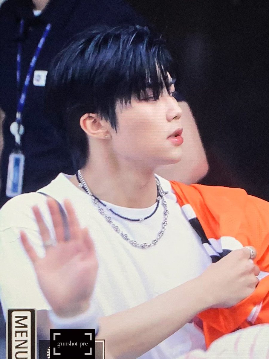 110gunshot's tweet photo. 230721 뮤뱅 퇴근 pre

#박건욱 #건욱 #PARKGUNWOOK #GUNWOOK
#제로베이스원 #제베원
#ZEROBASEONE #ZB1 https://t.co/GStn8dlOiU