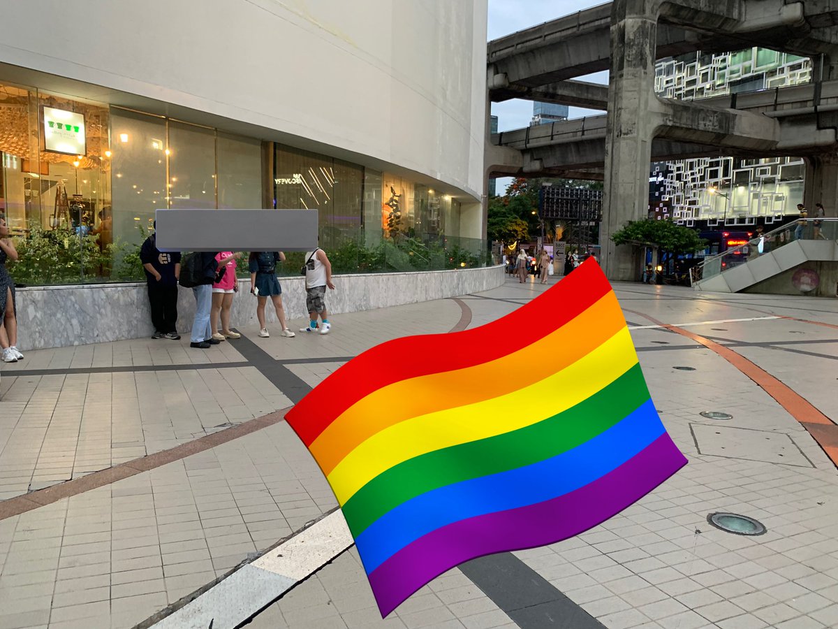 จะทำการปูธงรุ้งบริเวณนี้ ที่หน้าหอศิลป์ BACC ประชาชนที่รอทเวิร์ก สามารถมารออยู่ที่บริเวณนี้ได้เลยจ้า

#ม็อบtwerkถล่มสว 
#ม็อบ21กรกฎา66