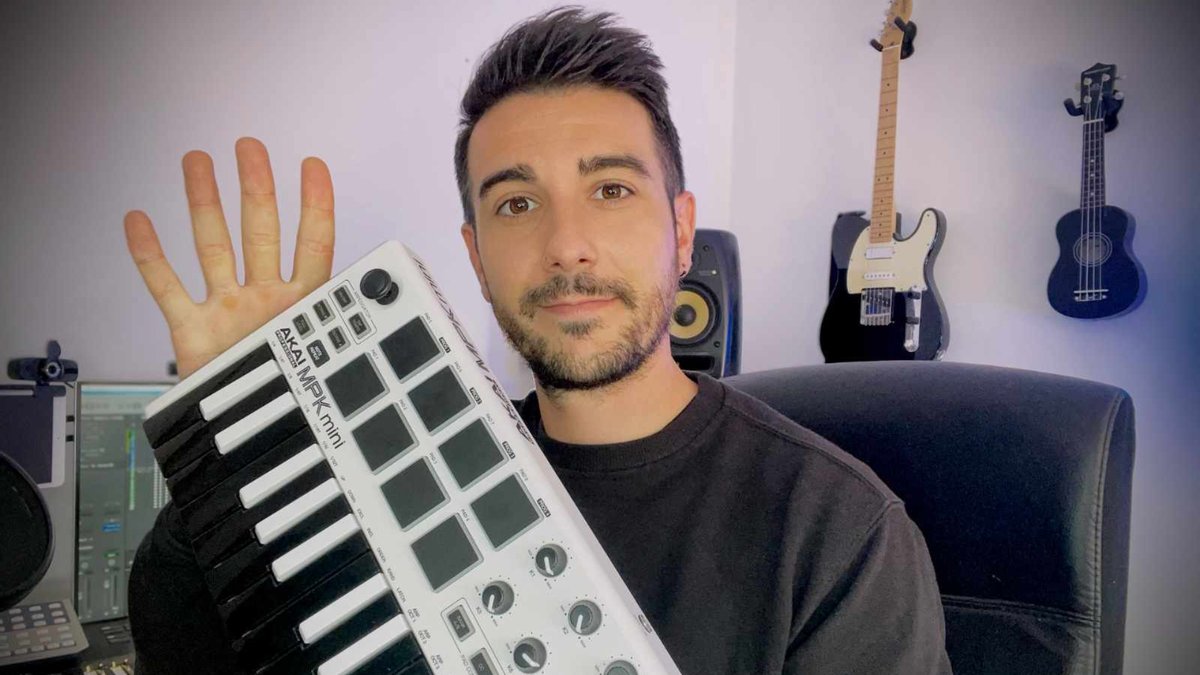 Este sábado visitamos la panadería familiar más antigua de España, <a href="/panaderia_jesus/">Panadería Jesús</a> en Pozo Cañada, Albacete, de la mano de su dueño, Jesús López. Después, nos metemos en la maleta de <a href="/AngelMaderoRuiz/">Angel Madero</a>, un músico de cine, series y videojuegos.
#Estomesuena
rtve.es/radio/radio-na…