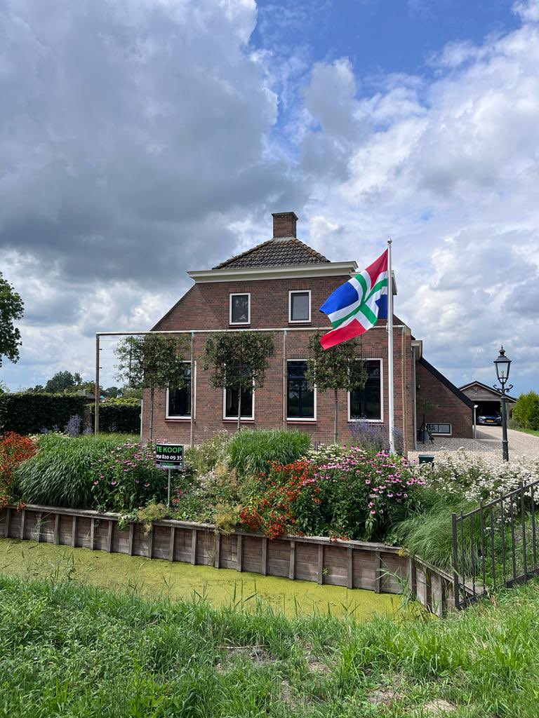 chris_slager's tweet photo. Vandaag de laatste bezichtigingen bij deze twee prachtige panden in #Ulrum en #Bedum. 
De laatste kijkers worden iig niet tegengehouden door een enkele zomerse regenbui #mooivak https://t.co/SF4j3uA7mt