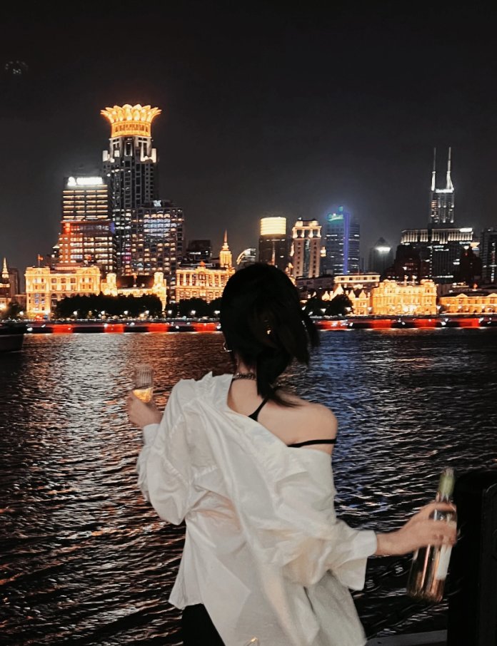 The night view of Shanghai is so romantic! Let me share with you some super beautiful night view of the Bund!

📍 Pudong Binjiang Avenue, Zhapu Road Bridge, North Suzhou River Road, etc.! As if you were in Paris, by the Seine River, take pictures of great great great look!!