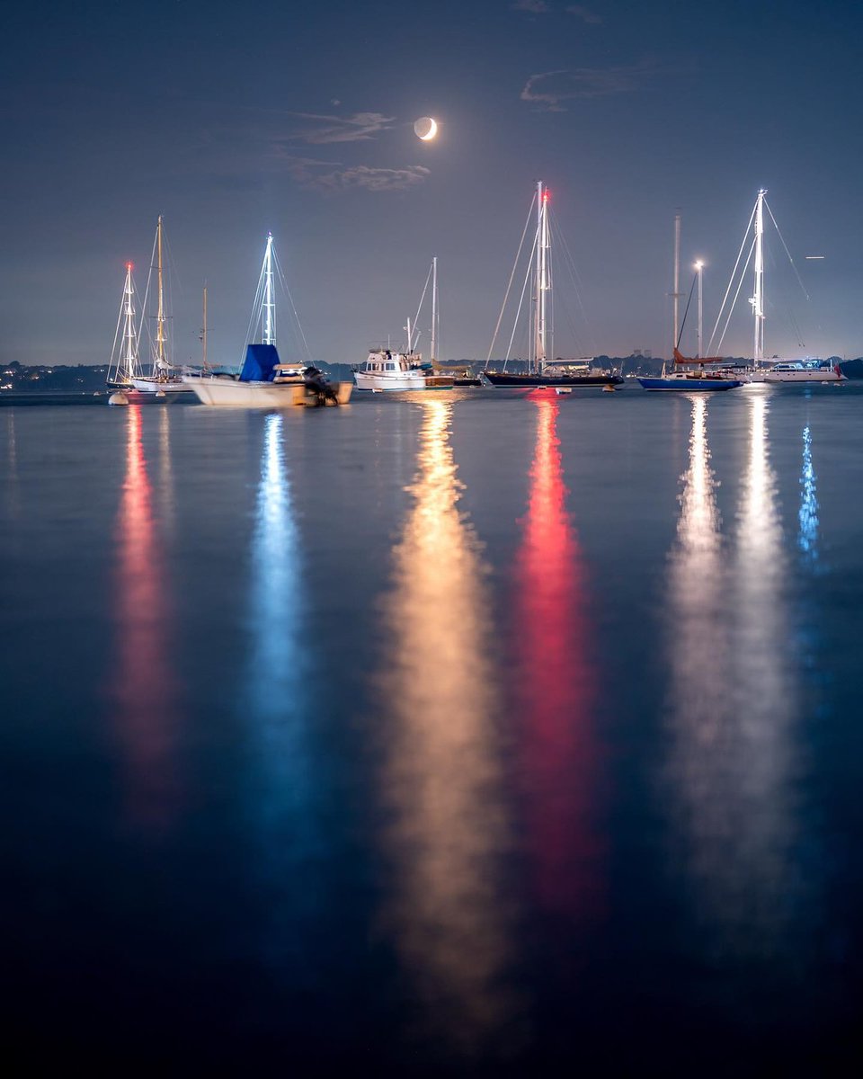 RITourism's tweet photo. Glimpses of magic unfold as the crescent moon graces the sky over the bay in Newport! ππ
πΈ @stboyle92
#VisitRhodeIsland #travel #rhodeisland #CrescentMoonMagic #NewportBay #CelestialSplendor #NatureWonders #MagicalMoments #CaptureTheBeauty https://t.co/6PvK3kJJQ1