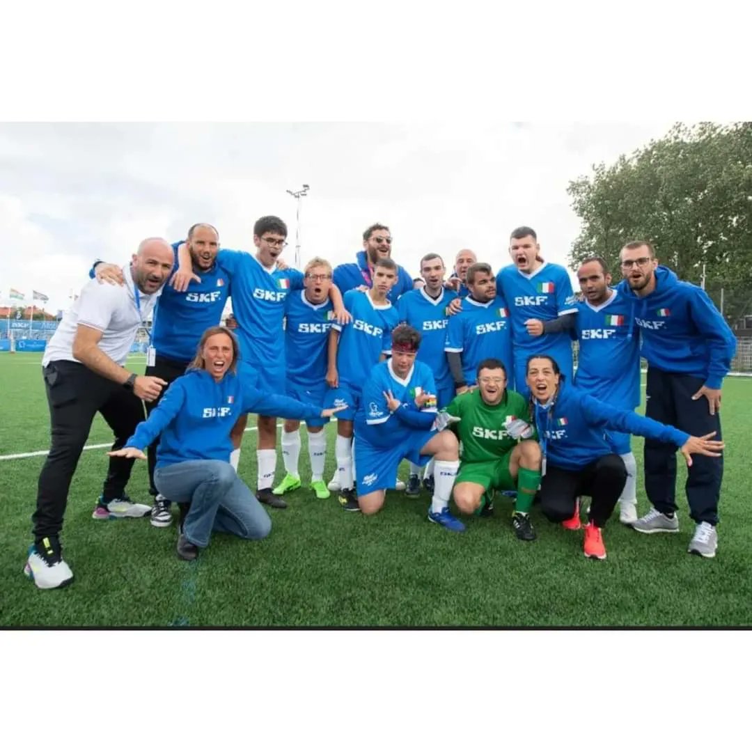 SOItalia's tweet image. 🙌⚽🥉Hanno partecipato al più grande torneo internazionale Giovanile di calcio al mondo. Eh si! Hanno vinto la medaglia di bronzo! 😎 specialolympics.it/una-delegazion…

#gothiacup | #sport | #sportfun #SpecialOlympics | #sardegna #cagliari | #galtelli | #soccer | #sweden | #love | #skf