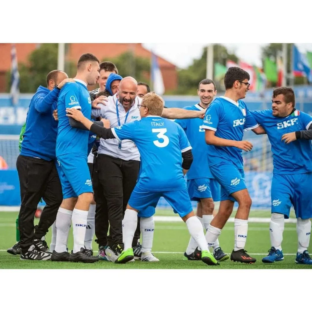 SOItalia's tweet image. 🙌⚽🥉Hanno partecipato al più grande torneo internazionale Giovanile di calcio al mondo. Eh si! Hanno vinto la medaglia di bronzo! 😎 specialolympics.it/una-delegazion…

#gothiacup | #sport | #sportfun #SpecialOlympics | #sardegna #cagliari | #galtelli | #soccer | #sweden | #love | #skf