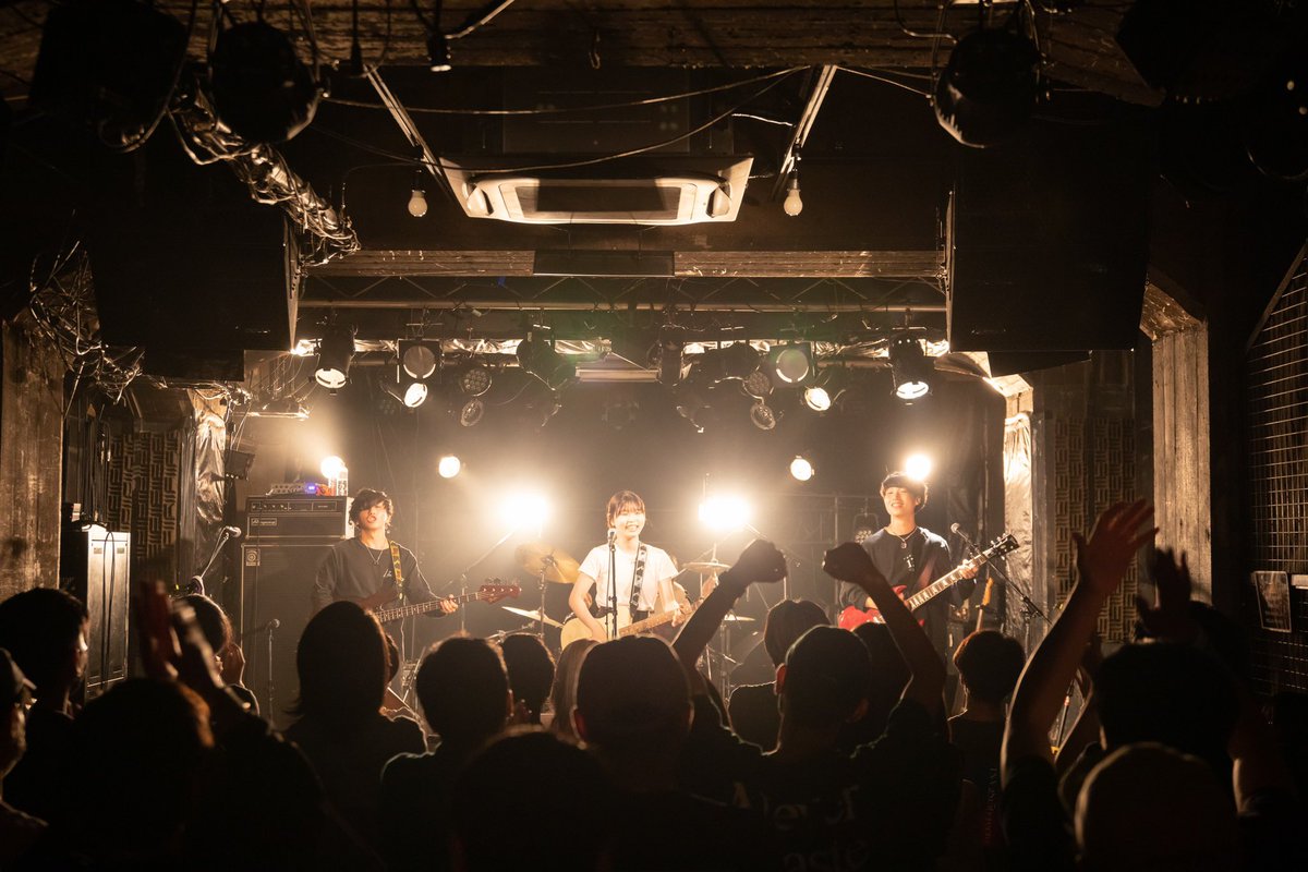 we_are_litone's tweet photo. 《✨1夜限定ライブから1年✨》
昨年の1夜限定復活ライブ
Litone of us Pre.『ヒカリ』
から本日で1年が経ちました

ご来場いただいた方も叶わなかった方も
この日を少しでも感じられるようセットリストのプレイリストを公開致しました。

https://t.co/nHjMh71vQg

是非お楽しみください🙌 https://t.co/O7bnXlDXZd