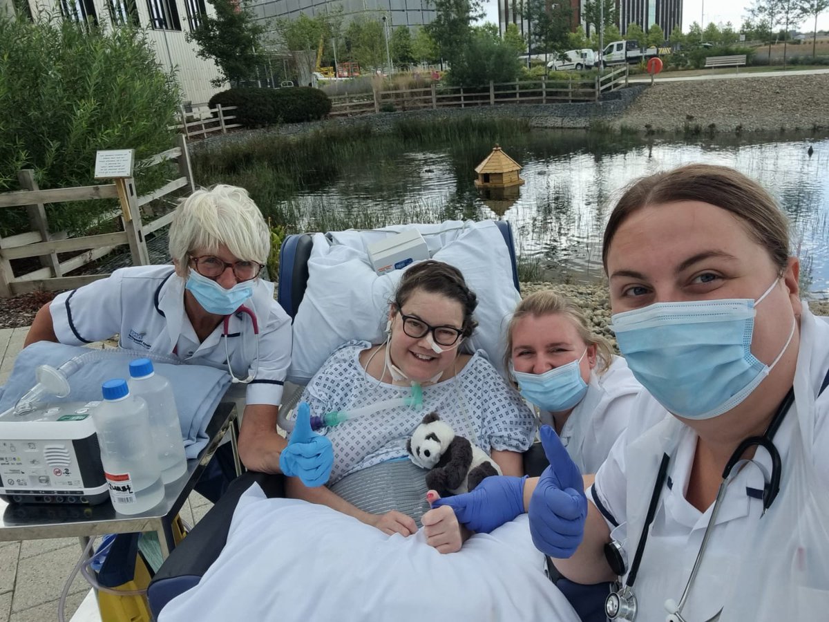 PapworthPhysio's tweet image. Our next #rehablegend showing us that rehab is more than just work in the bedspace and highlighting the importance of #sunshinetherapy #ICURehabDay23 
#RehabisCritical @ICUsteps @cswhite100 🌞 ☀️