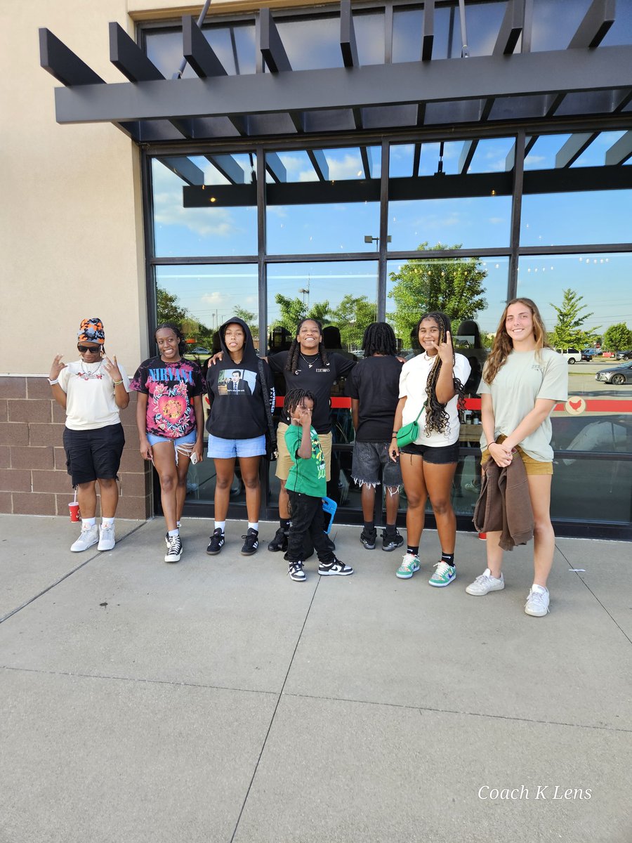 These ladies put on a show yesterday going 2-0 #OrlandoSplash with <a href="/avagraham24/">Ava Graham</a> <a href="/maliyahbyrd/">Maliyah Byrd</a> and <a href="/elise_graham09/">Elise Graham</a> leading the way!

Bracket play today 
@ 9:08a vs KMBA Seattle Elite
#WinorGoHome