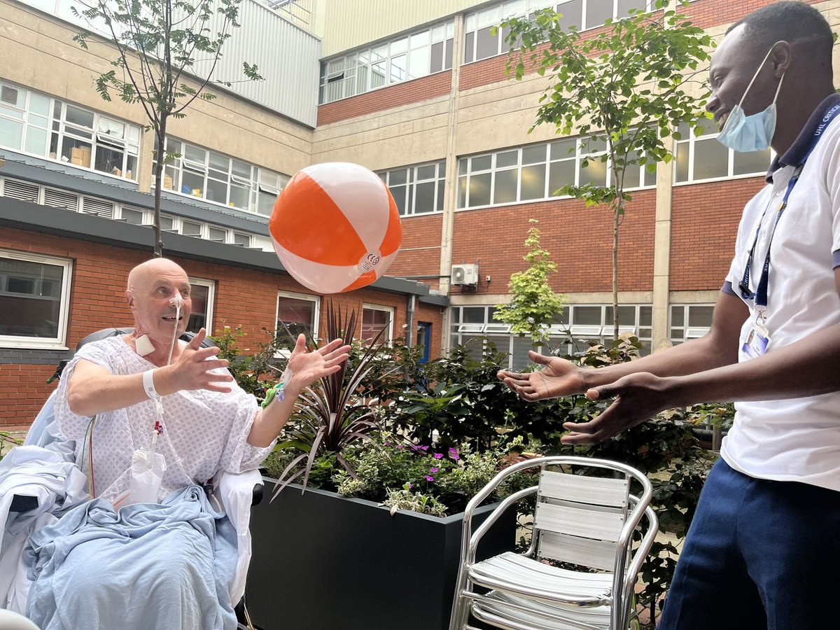 Wow what a fab morning we have had for  #ICURehabDay23 😀🥳💪🏻

Lots of daylight therapy including a lovely patient + dog reunion and a competitive game of volleyball!🤣

(Posted with patient consent)