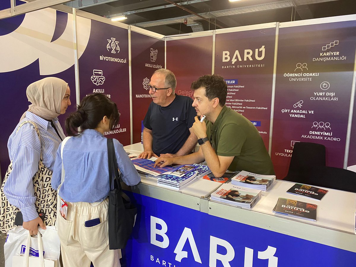 Öğrencilerimiz neredeyse biz oradayız…

İstanbul Üniversite Tercih Fuarında aday öğrencilerimizin üniversite tercihlerine yardımcı oluyor, gelecek planlarını dinliyoruz. 

Şunu söyleyebilirim ki gençlerimiz gümbür gümbür geliyorlar👏

#bartın #bartınüniversitesi #barü #yks2023