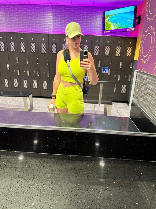 Good morning ! ☀️  Say it back. ☕️ 💚 https://t.co/SYWEnPxl7D
