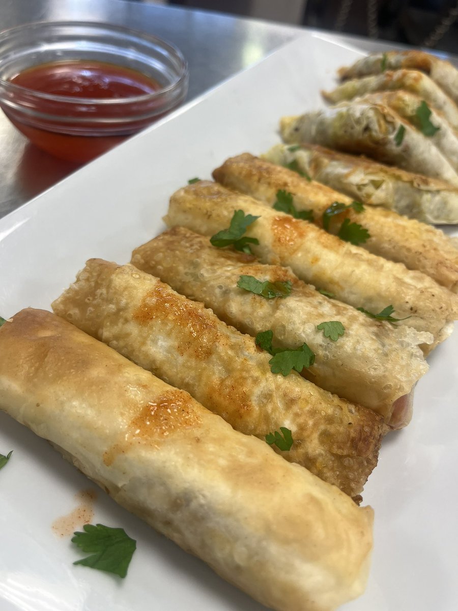 pardeep19922328's tweet photo. Yum yum. How is your Friday going? 
Today trainees learnt how to make samosas and spring rolls using filo pastry sheets. Samosa was filled with diced curry potatoes and Spring rolls with stir fried vegetables 👌🏻👌🏻 
#anotherdaydone #loveteaching #takeprideinyourwork 👌🏻👌🏻 https://t.co/0VKnz45dU4