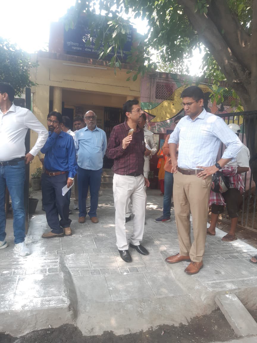 Inspection by Sh. Kumar Abhishek, IAS, DC KBZ with the field staff as well as Officers of Pahar Ganj, Karol Bagh, East Patel Nagar, Ramesh Nagar, Karampura & Moti Nagar dated 21.03.2023. #inspection #morninginspection @LtGovDelhi @OberoiShelly @GyaneshBharti1 @MCD_Delhi