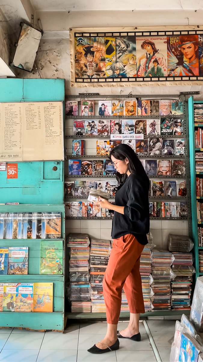 sintiaastarina's tweet image. Ada tempat sewa komik murah di Solo ‼️

Katanya udah ada sejak 1995. Di sini ada Haikyuu!!, Conan, Naruto, One Piece, Sentaro, Kariage Kun, Serial Cantik, Dragon Ball, Hai, Miiko!, dan banyak lainnya. Mana judul-judulnya selalu di-update pula.