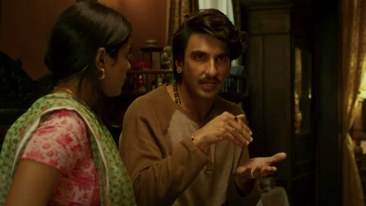 Ashwinikumar (@ashwinidodani) on Twitter photo A year late but #JayeshbhaiJordaar is such an underrated film. What a hearty watch. Loved every nuance of it. Entire crew fab work. ✨🤍
Jia Vaidya was the hero. Shalini Pandey was fab. Ratna ji. 🙏🏼
<a href="/bomanirani/">Boman Irani</a> Saab & <a href="/RanveerOfficial/">Ranveer Singh</a> nailed it as always. ❤️ A year late but #JayeshbhaiJordaar is such an underrated film. What a hearty watch. Loved every nuance of it. Entire crew fab work. ✨🤍
Jia Vaidya was the hero. Shalini Pandey was fab. Ratna ji. 🙏🏼
<a href="/bomanirani/">Boman Irani</a> Saab & <a href="/RanveerOfficial/">Ranveer Singh</a> nailed it as always. ❤️