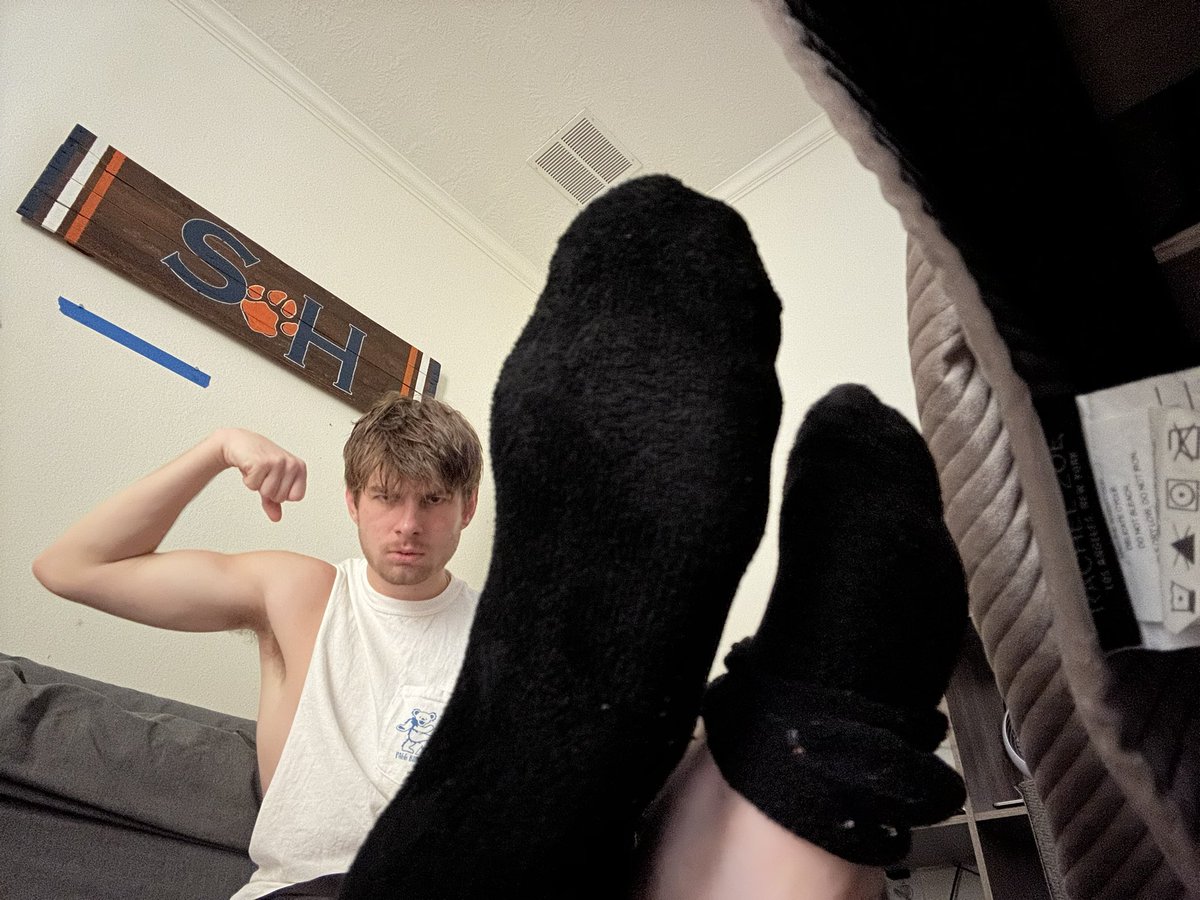 MasterQuid00's tweet photo. My feet are xtra stinky this morning. Need some piggies that will let me drain them for some custom content. Come and worship me you pigs. #findom #feet https://t.co/EdwhPAz7Lk