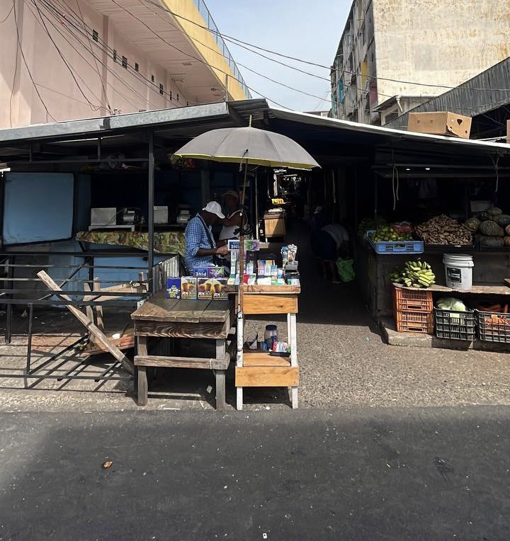 Celebremos el Mercadito de las Flores en Calle M,Avenida Central,Un espacio que embellece nuestra comunidad. A los comerciantes, cuidemos y ofrezcamos productos de calidad. Un punto de encuentro especial para todos. Apoyemos esta iniciativa que fomenta el crecimiento en el sector