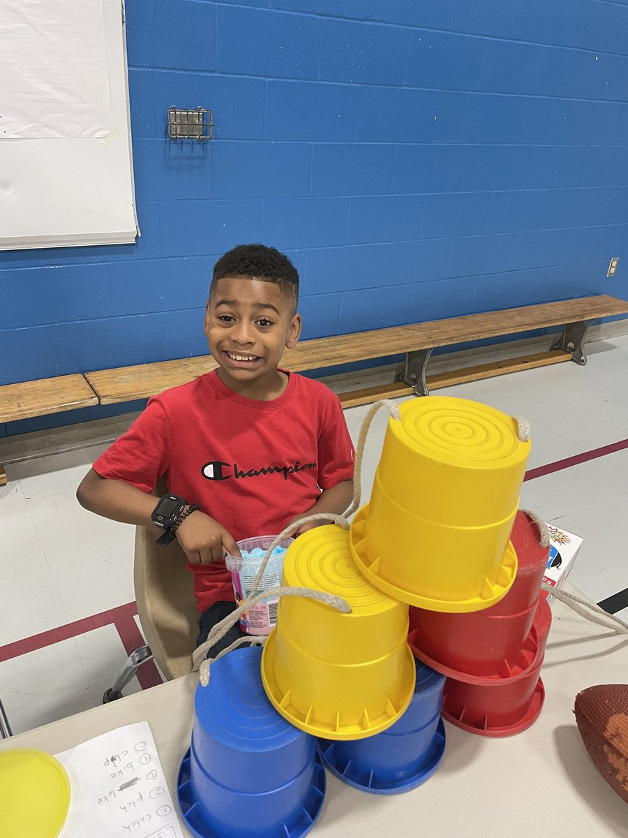 avoliverio's tweet image. Our class is enjoying Camp Discovery’s Carnival! 🎡🎈 #GECDSBSLP2023 @MrsPPich @MrsTDugan @gecdsbpro