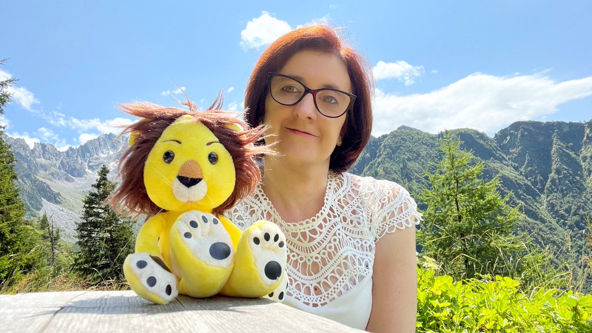 EvergreenAngel_'s tweet photo. @CHLionRagbaby べべちゃん with me to  Italian mountains 😊 かわいいですね？　🥰　#holidays #Italy #べべちゃん https://t.co/5DUC32gDW3