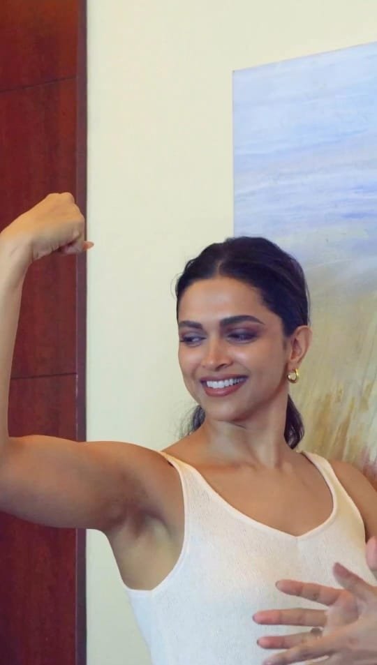 Kon he sanskario ke paseene wali bagle chatne wale ashiq?
Or kiski sabse jyada pasand he photo dalo sab...

Posted on request of hsissy