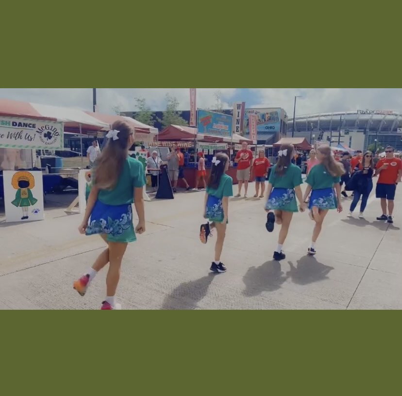 O’ers of fun sucking in the sights and sounds of the Cincinnati Celtic Festival in the Banks. 💃🏾🍻🍀 I got to try peanut butter flavored ale and a pork chop seared in Jameson whiskey. Now, on to the next. 👌🏾
#celticmusic #celticfestival #Cincinnati #irishdance #laterpost