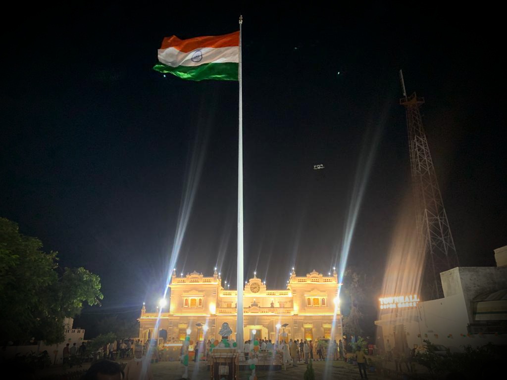 dmJalaun's tweet photo. जनप्रतिनिधि व जिलाधिकारी व अन्य ���धिकारियो द्वारा उरई स्थित टाउन हाल उरई भवन का जीर्णोद्धार एवं भवन पर फसाड लाईट का लोकार्पण किया गया, उरई विकास प्राधिकरण द्वारा कराया गया फसाड लाइट का कार्य साथ ही शाम 7 बजे से रात 11 बजे तक फसाड लाइट को प्रकाशित किया जाएगा @UPGovt @ChiefSecyUP https://t.co/M8LKQHBjW0