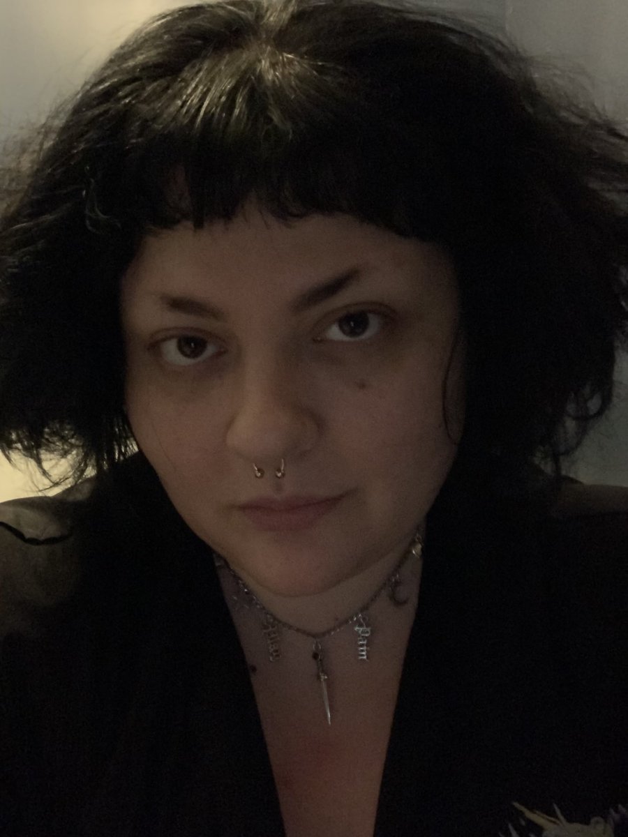 alita_n99's tweet photo. “This trembling, adored, tousled bird-mad girl” 

Sleepy at work 😭 
#TheCure #selfieatwork https://t.co/tuox3ygbJ3