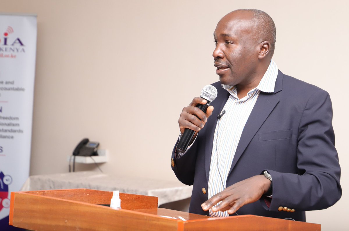 DPublicComms's tweet photo. Principal Secretary for Cabinet Affairs, Mr. Julius K. Korir during @MediaCouncilK Executive Training for Public Communications Officers. #kepcotraining https://t.co/ESWvsZqxqc