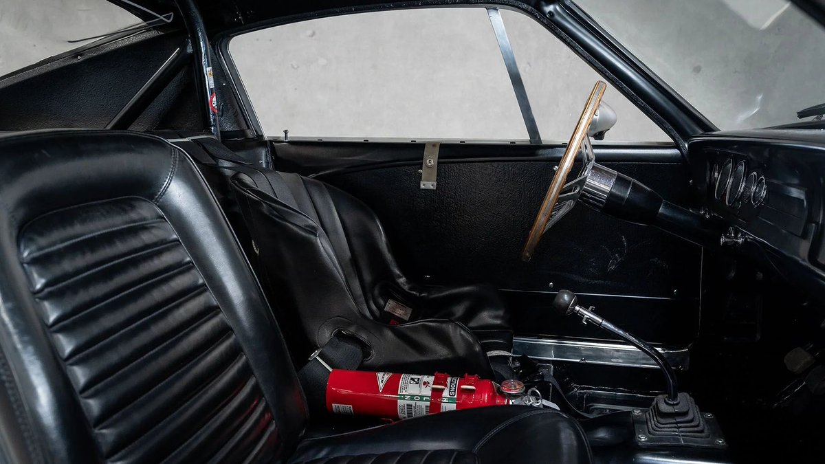 cms_mag's tweet photo. This GT350 R–one of only 36 examples–finished 2nd in its class at the 1966 Daytona 24, where it was campaigned by Michael Reina and piloted by Don Kearney. https://t.co/OsmRxxd1Pr 

📷 Broad Arrow Auctions https://t.co/0tgz7Oyfeu