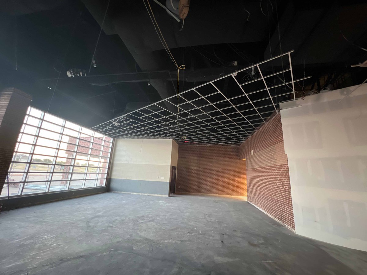 Imperial_GC's tweet photo. Imperial has been hard at work at Cleburne ISD Lowell Smith Middle School. The renovations of classrooms, hallways, and new finishes are transforming this learning environment! Stay tuned for more updates.

#TxConstruction #PBKArchitecture #MiddleSchool #Cleburne #Construction https://t.co/fVxjAYSOZy