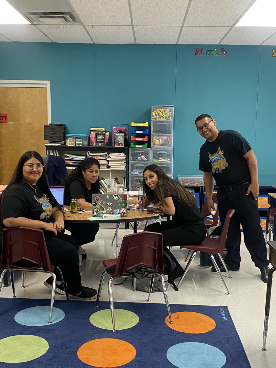 anglozoya's tweet photo. DHE BOBCATS!! Getting ready for our students to come back on Monday!! https://t.co/hRyBxjXvM7