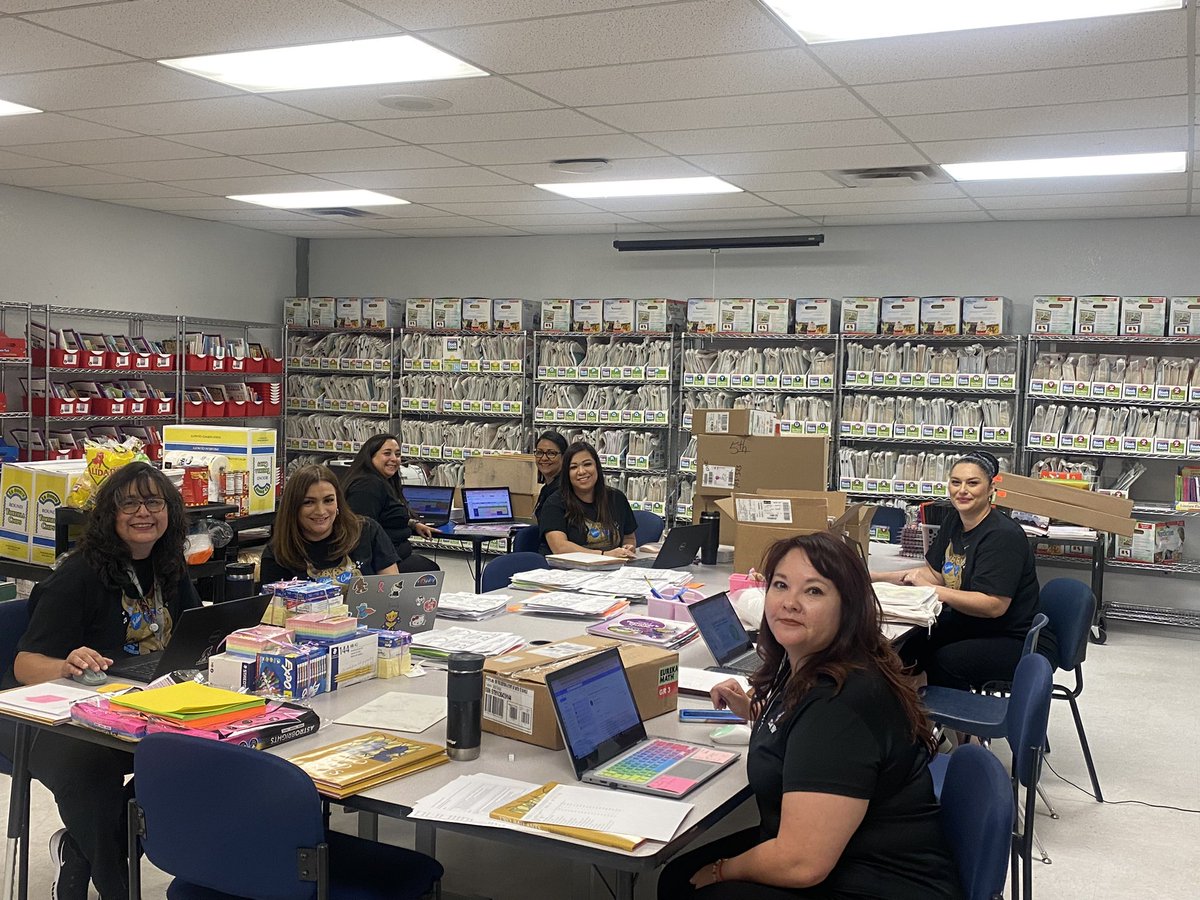 anglozoya's tweet photo. DHE BOBCATS!! Getting ready for our students to come back on Monday!! https://t.co/hRyBxjXvM7