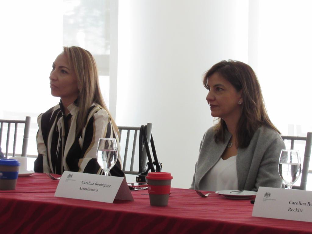 UKinPeru's tweet photo. En su visita a 🇪🇨, Cathryn Law 🇬🇧 @biztradegovuk, acompañada por un equipo del 🇬🇧 y el equipo de DBT en 🇵🇪🇪🇨🇨🇴, tuvo una reunión con @GSK, @AstraZeneca y @ThisIsReckitt, donde intercambiaron ideas para asegurar el acceso a los mercados de salud 🩺 en la región andina. https://t.co/1nTdqYhisd