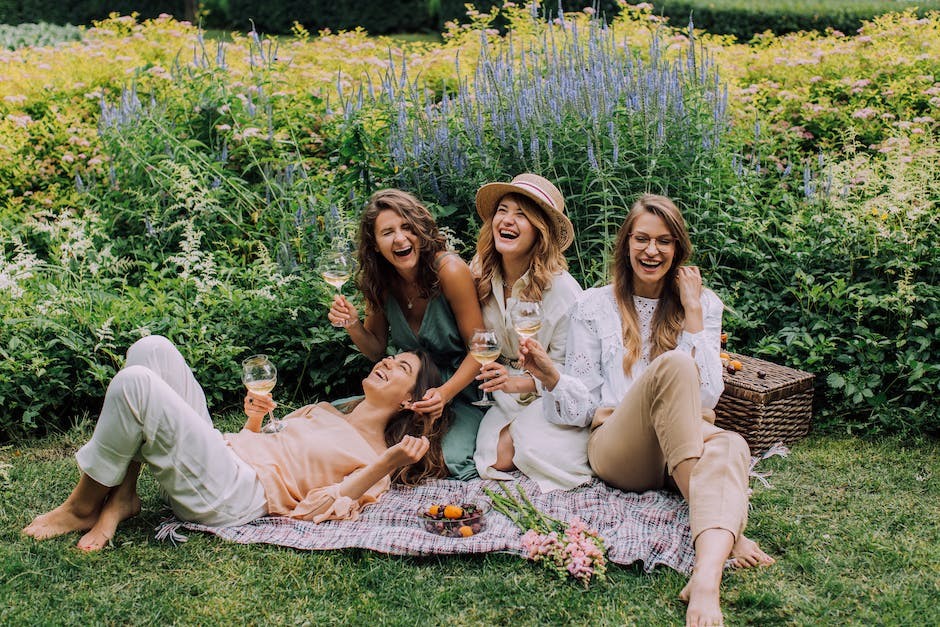 CapeProject's tweet photo. This is the weekend to dust off your picnic basket, find that blanket and call friends to come and join you in the sunshine.
Check out our unique selection of glasses, hats, bowls, and everything you need to make the occasion a success.
CAPE Charity Boutique Churchfeild Rd W3 . https://t.co/ECZmVNHIJw