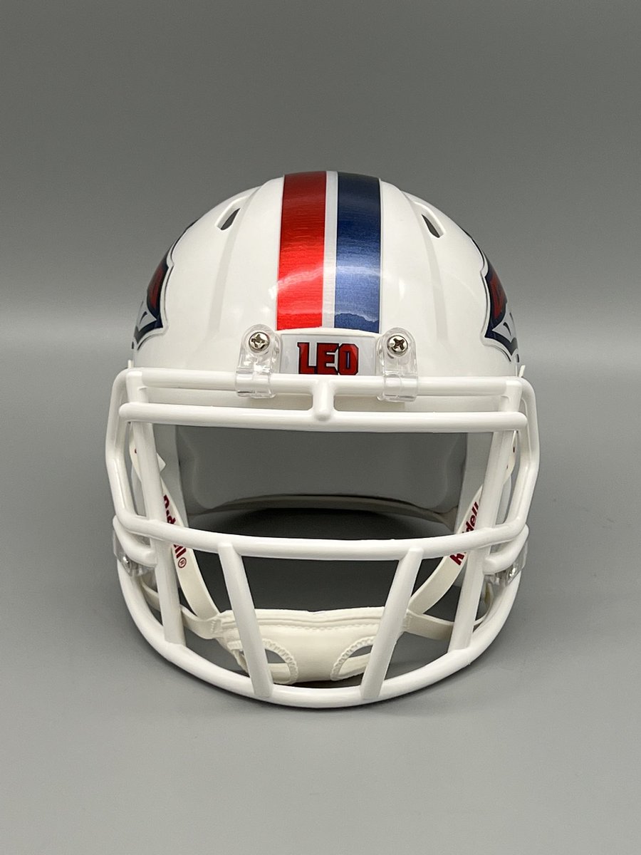 97_sports's tweet photo. If you look South of the River in Knoxville this year, you will see the most gorgeous oversized chrome decals on an all white lid!! Thanks @SDpaulshelton and @SouthDoyleKeeFB for working with us again!! Also, if you love the new look and want a mini helmet, they will soon be available with @_mollyhull Homecoming Campaign.