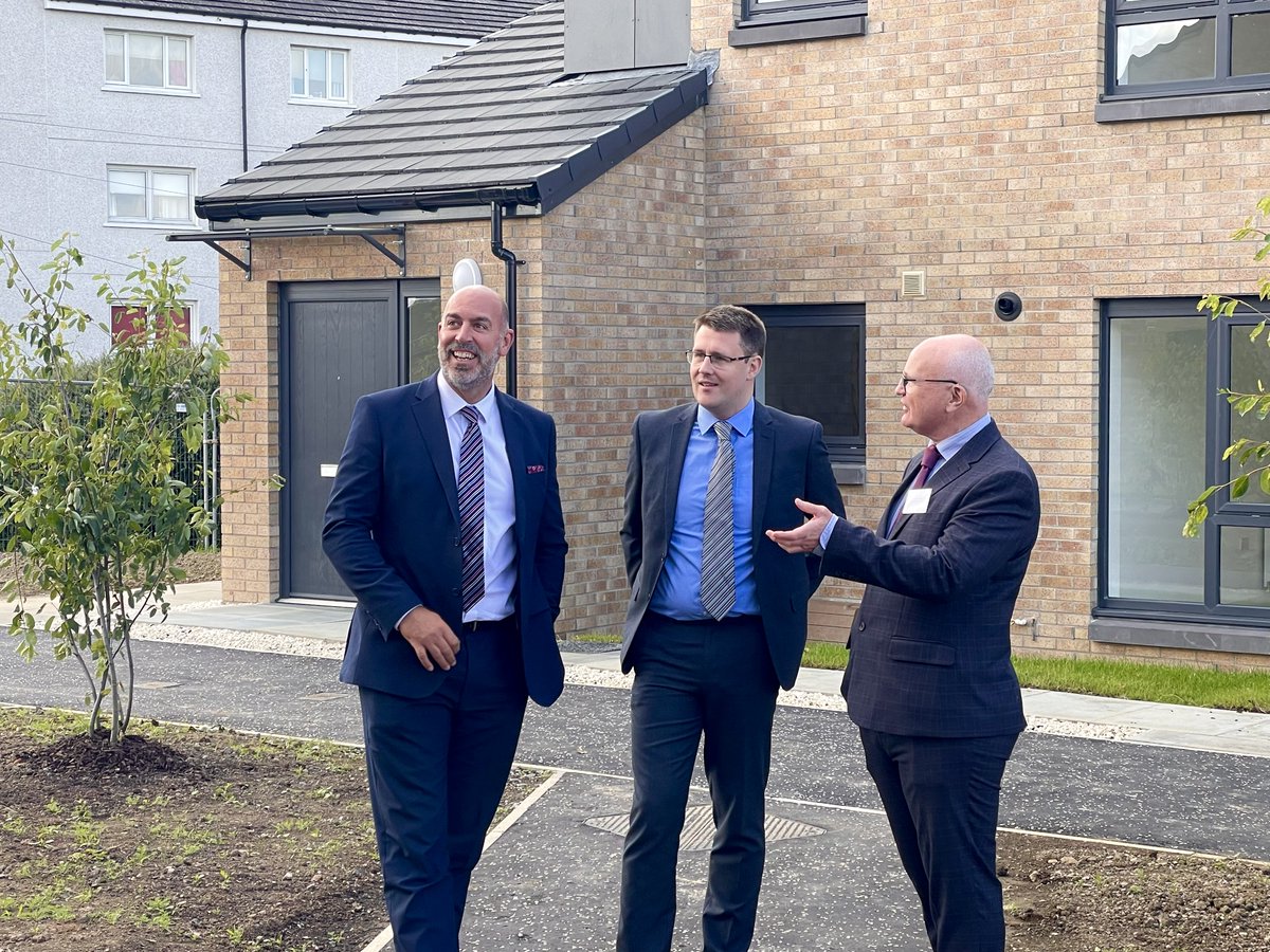 DavidLinden's tweet photo. 📷 It was a real pleasure to speak at the opening of 43 new Calvay Housing Association homes in #Barlanark this morning.
This new development is a fantastic addition to the East End, bringing land back into active use and delivering more social housing to meet demand. https://t.co/WYAxls2ebX