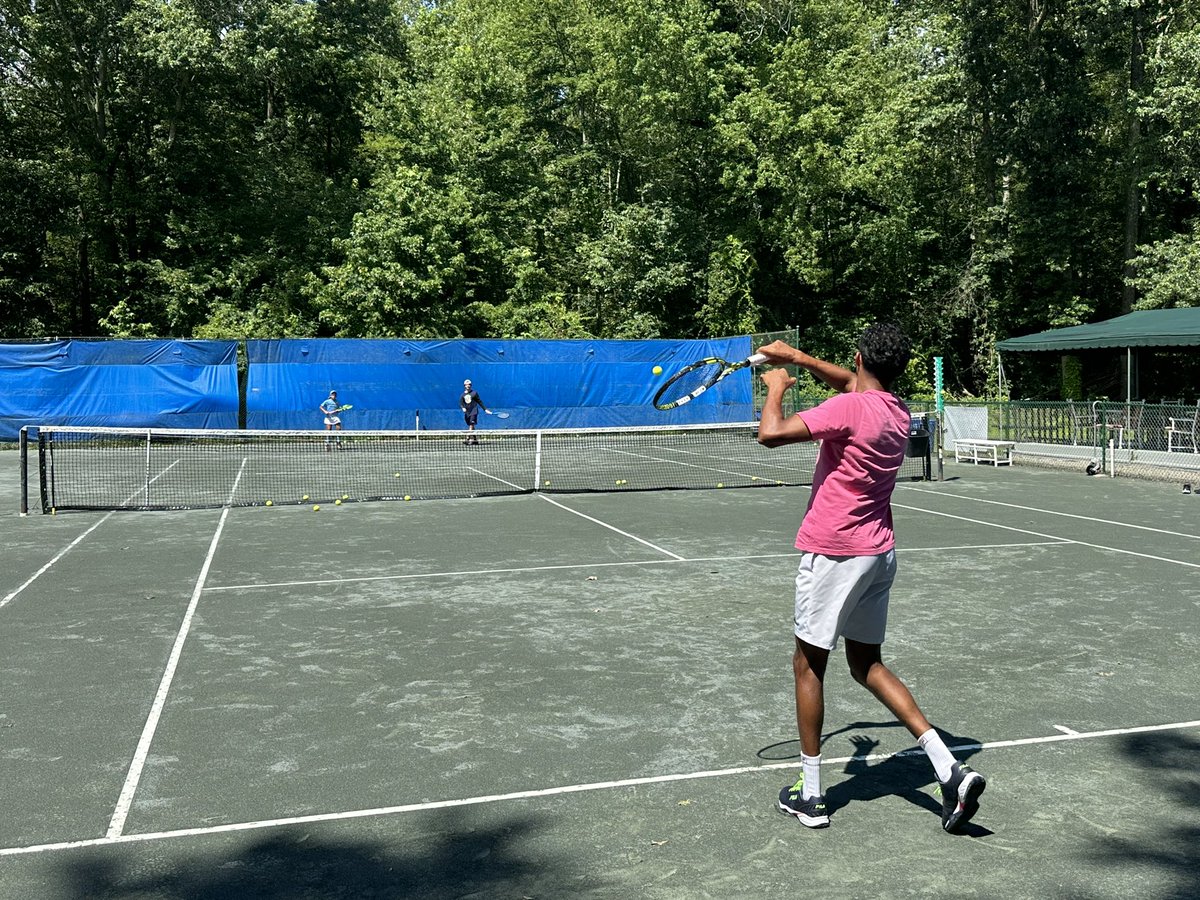 ConradSingh1's tweet photo. Terrific to have Wimbledon 2021 Junior Champion and current ATP 1045 back training in our elite HomeBase Program. Samir Banerjee is fresh from an outstanding year at Stanford and competing at ATP events in Europe, China and USA. Such a role model for our younger players. https://t.co/hfo6o2XEow