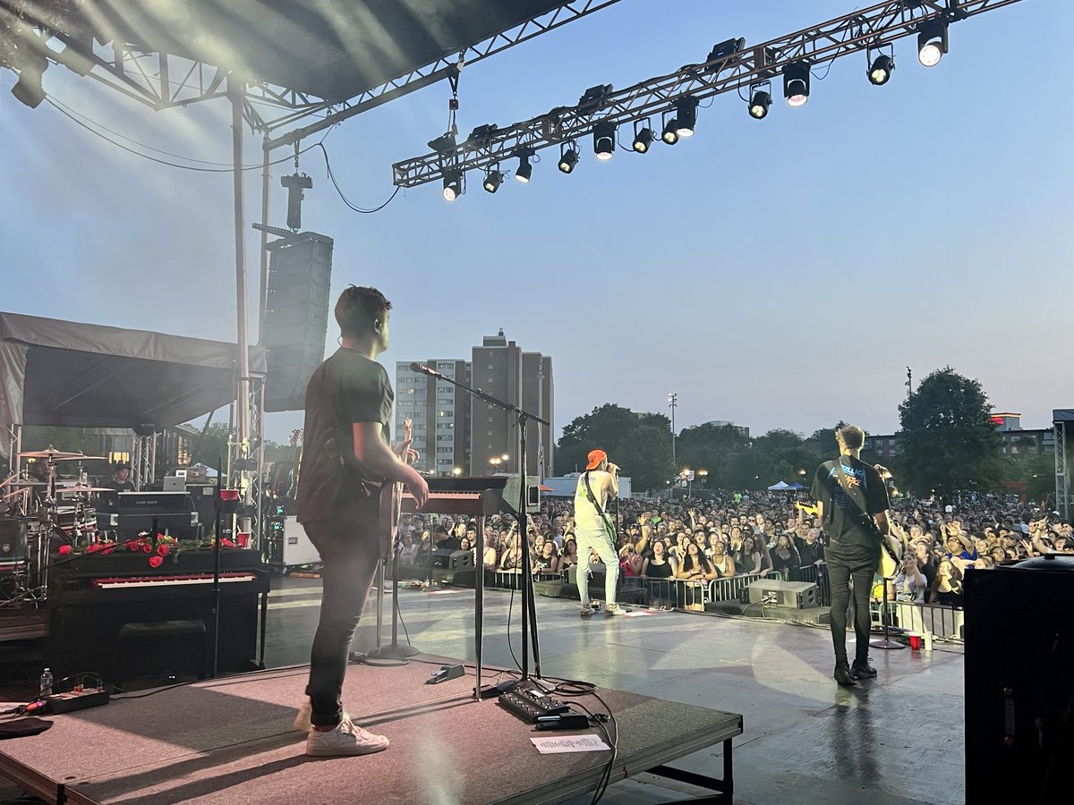 ALL TIME LOW: ALIVE AT FIVE CONCERT SERIES in Stamford CT. #aliveatfiveconcertseries #lacousitcs #soundsyetem #alltimelow #techsupport #backline #foh #mons #lacoustics #nyc #nj @alltimelow_official @stamforddowntown official @l.acoustics_official @blvdpro @boulevard_carroll_inc