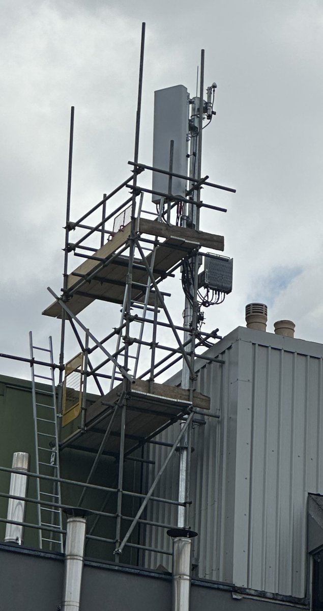 Great Performance and Speeds from Vodafone UK on the new Ericsson Air 3218 Antenna &amp; Radio unit at Gatwick Airport #5G #vodafoneuk #thebestnetwork #feeltheconnection <a href="/Ker_Anderson/">Ker Anderson</a> <a href="/Andreasdona72/">Andrea</a> <a href="/PaulCrisp_1/">Paul Crisp</a>