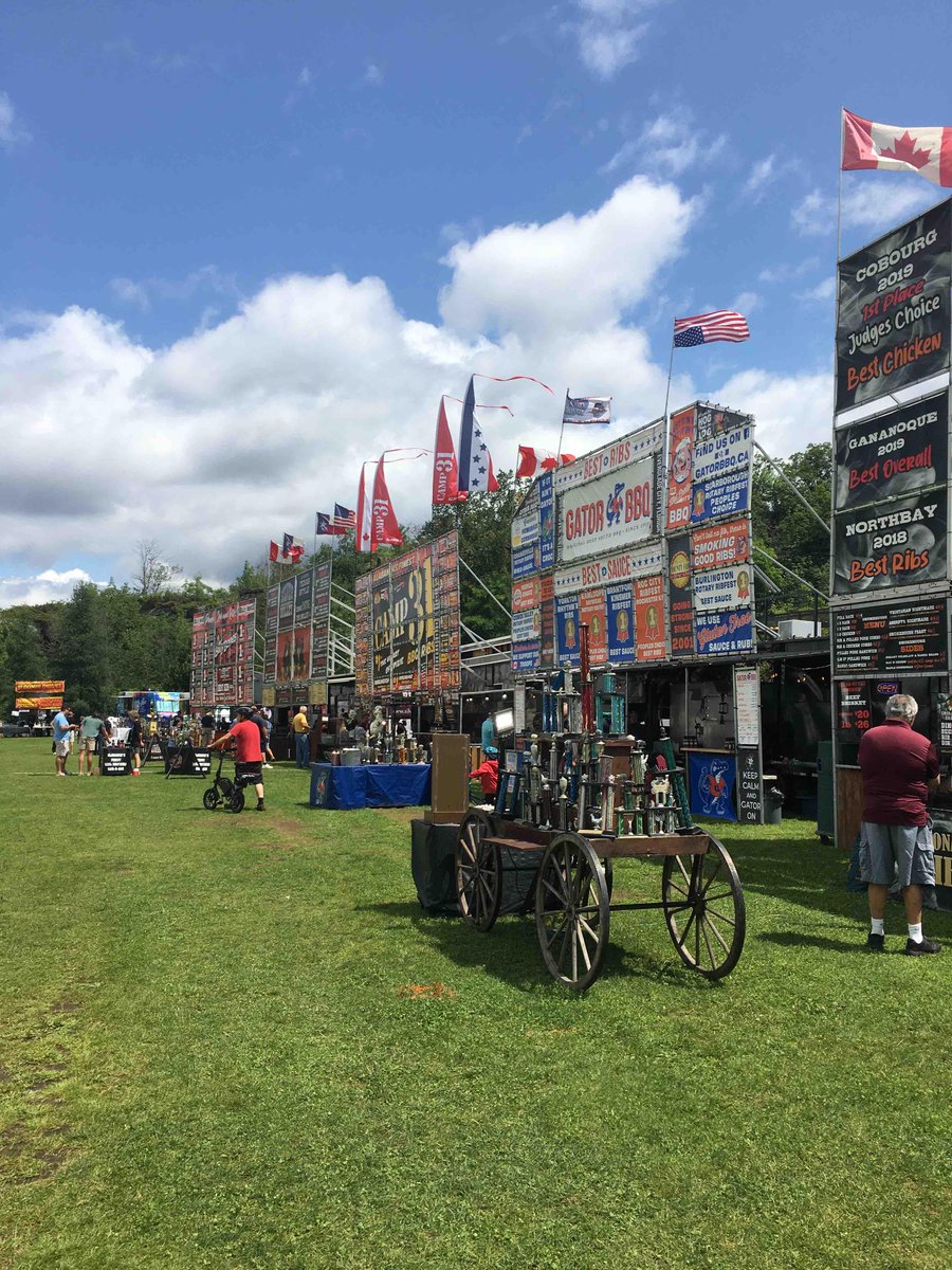 boatingontario's tweet photo. The Muskoka Rib Fest/ Boat and Cottage Show is starting today in Gravenhurst, and our Summer Events team is here all weekend sharing info on boat safety and preventing invasive species. More boating info at https://t.co/OW1bNrDgHA #safetyissimple #BoatON https://t.co/o0r8p7ggw7