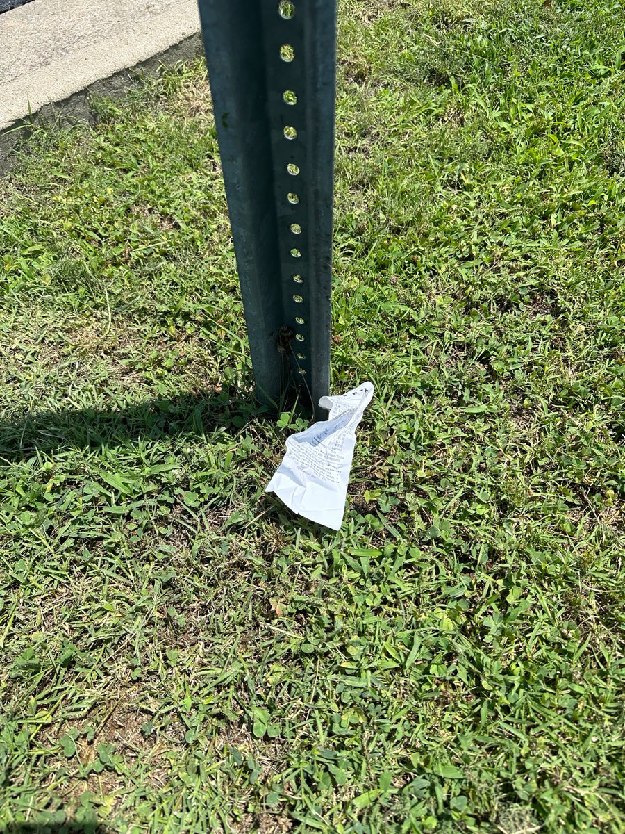 Cleanerparks's tweet photo. Picking up more trash at #JBHUNTpark today. It's become a peaceful part of my day to day routine!! #SpringdaleAR https://t.co/2NpWhyRwLt