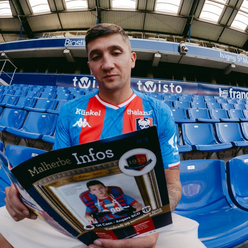 SMCaen's tweet photo. ✍️ Troisième recrue du @SMCaen, Mathias Autret s'est engagé pour les 2️⃣ prochaines saisons 💯

#SMCaen #TeamSMC