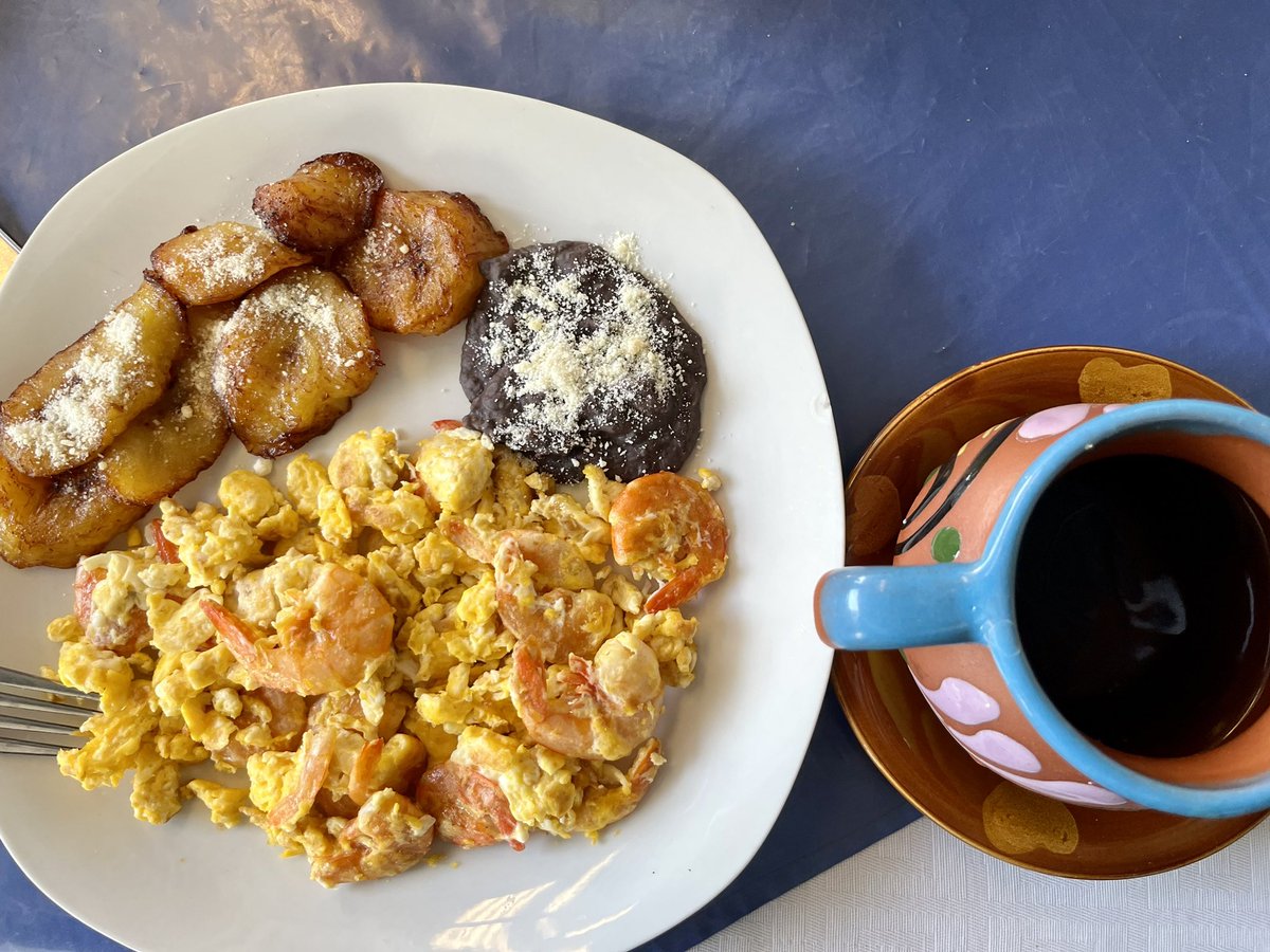 chefbossuet's tweet photo. En #copainala #pueblomagico se encuentra el #restaurant #laceiba del #turulo y para hacer honor desayunamos #huevosturulos con #camaronseco y #chilaquiles con un toque de #chipotle #chiapasfood #chiapas https://t.co/JIb4N1eBt3